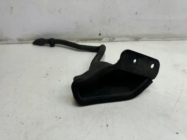 Pièce compartiment moteur Maserati Levante 2017 OEM 670033500 image 2