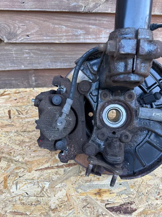 VW TIGUAN 15r McPherson Destro Anteriore Snodo 5N0413031AA image 9