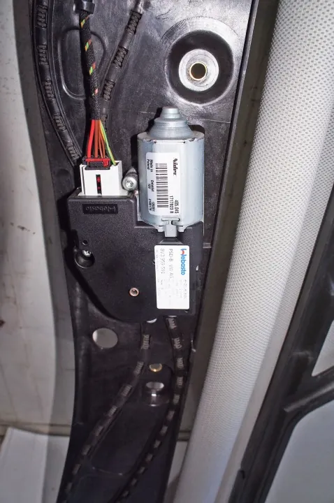 UF321 Audi A6 C7 Taklucka OEM 4G9877041B 8V3959591 image 7
