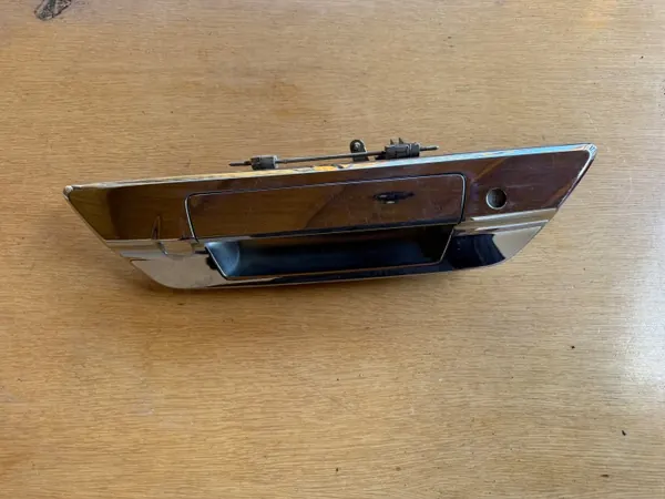 Toyota Hilux VIII Heckklappengriff OEM 419136 image 2