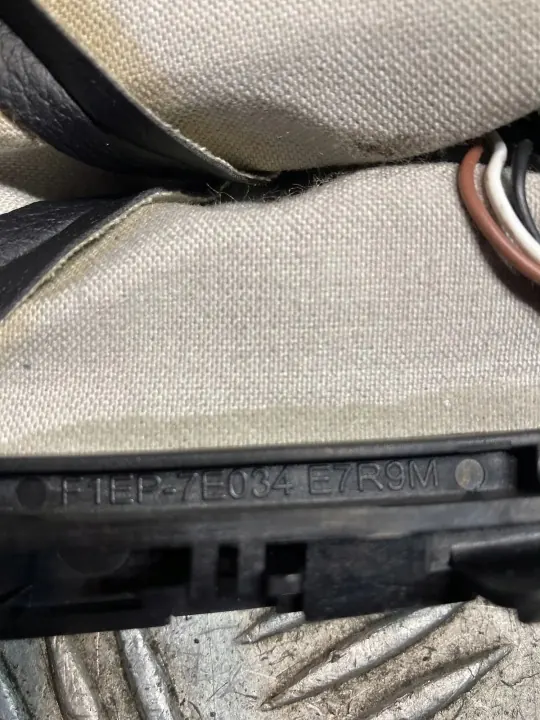 Pomo de cambios Ford Focus OEM F1EP7E034E7R9M image 4