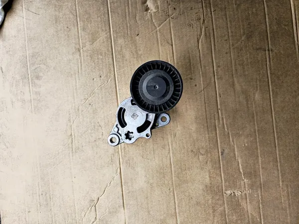 Mercedes-Benz OE A 654 200 00 70 Remspännare image 2