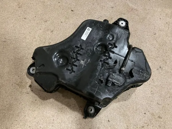Réservoir AdBlue BMW OEM 7454339 - État Utilisé image 9