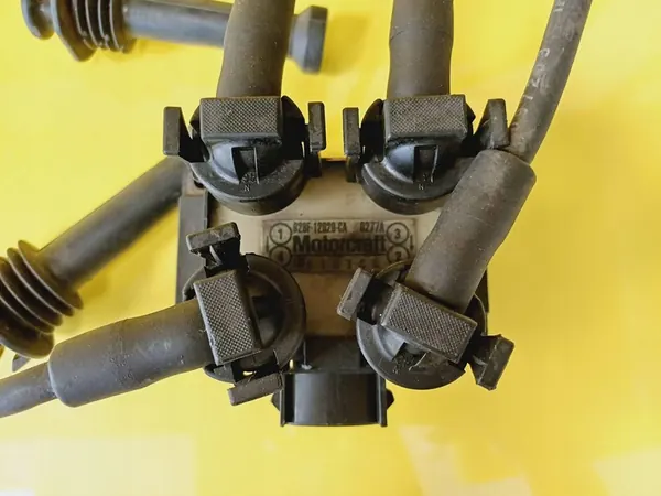 Bobina de ignição Ford Escort 1.6 16V 928F12029CA image 2