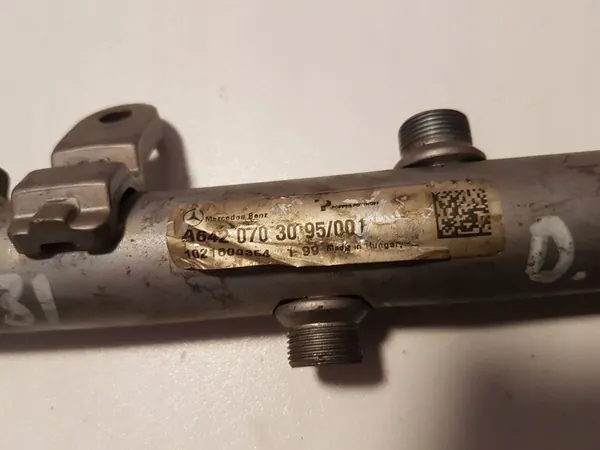 Mercedes-Benz GL X166 2015 Rechte Einspritzleiste A6420703095 image 5