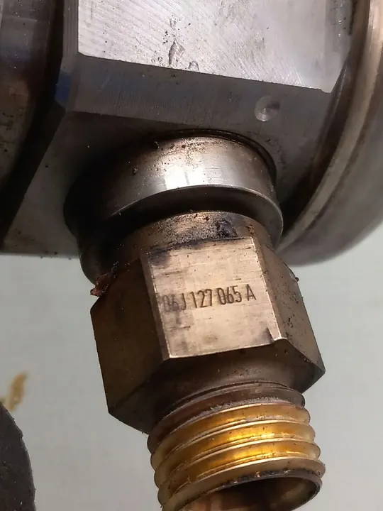 Kraftstoffpumpe Volkswagen PASSAT B6 2008 06H127025K image 5