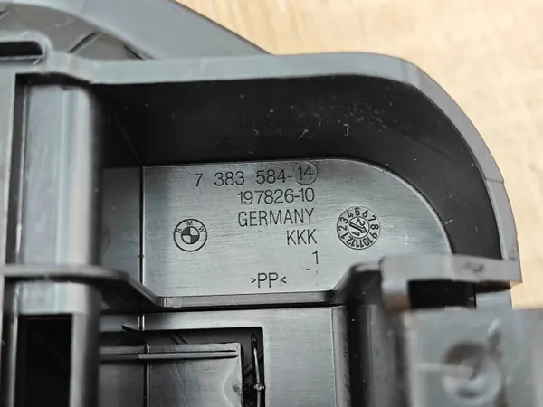 Support triangle de signalisation OEM 7383584 BMW G30 G11 G12 image 4