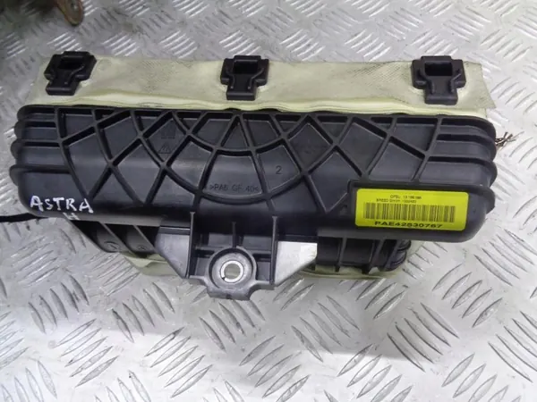 OEM 13168455 Airbag de tableau Opel Astra H 2004- image 9