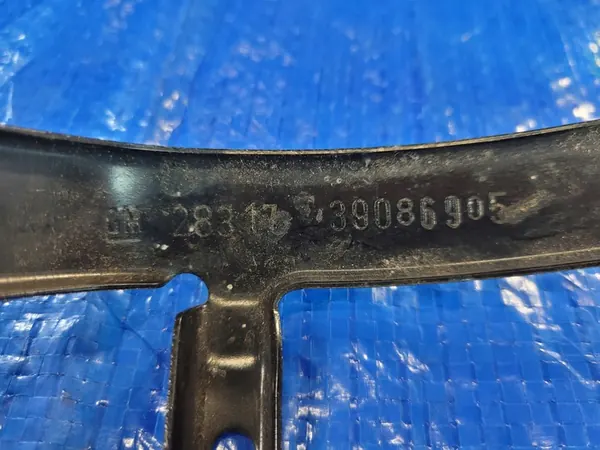 OPEL Astra K Suporte Direito Cinto Frontal 39086905 image 3