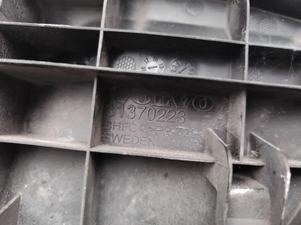 Volvo V40 Jäähdyttimen ritilä OEM 31370223 (2017-2019) image 7