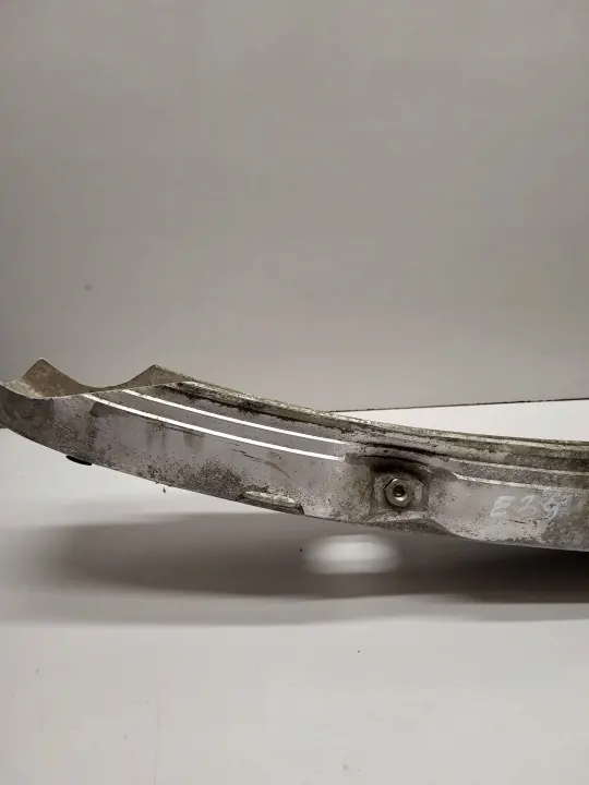 BMW E39 etupuskurin vahvike OEM 8245858 image 4