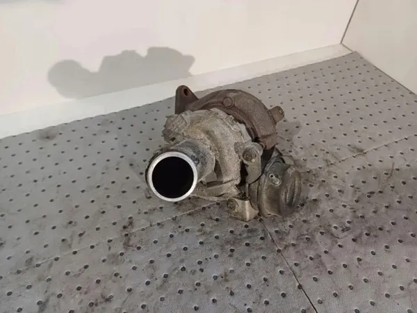 Turbo usado OEM 172010N010 para Toyota Auris image 5