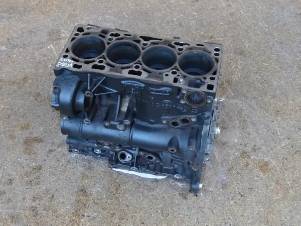 Moottorilohko Alaosa OEM DEU DEUA Audi A4 B9 2.0 TDI image 2