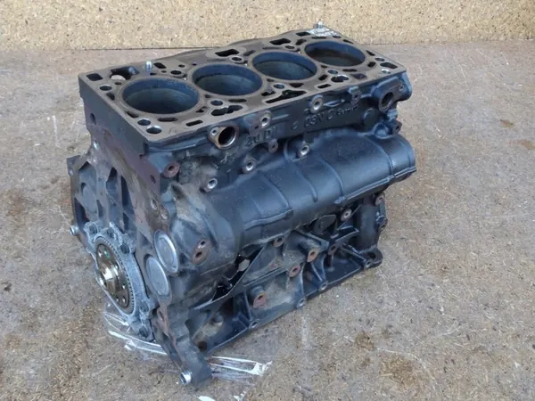 Moottorilohko Alaosa OEM DEU DEUA Audi A4 B9 2.0 TDI image 3