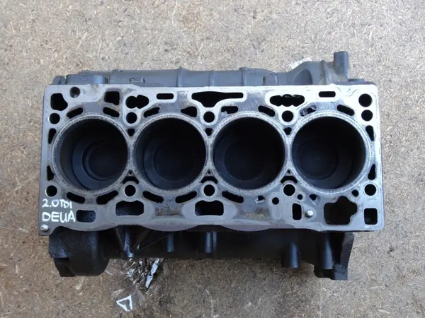 Moottorilohko Alaosa OEM DEU DEUA Audi A4 B9 2.0 TDI image 4