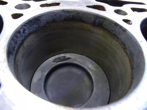 Moottorilohko Alaosa OEM DEU DEUA Audi A4 B9 2.0 TDI image 6