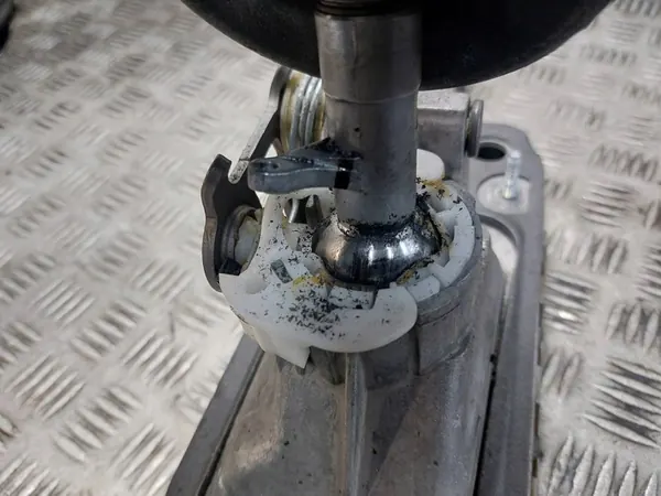 Vaihteenvaihtaja + Kaapelit Audi A3 8P 2.0 TDI Manuaali image 3