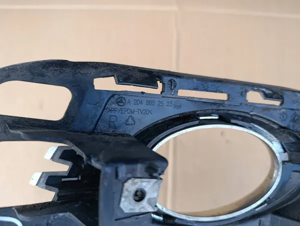 MERCEDES W204 Rejilla de Parachoques Delante Derecha A2048852523 image 3