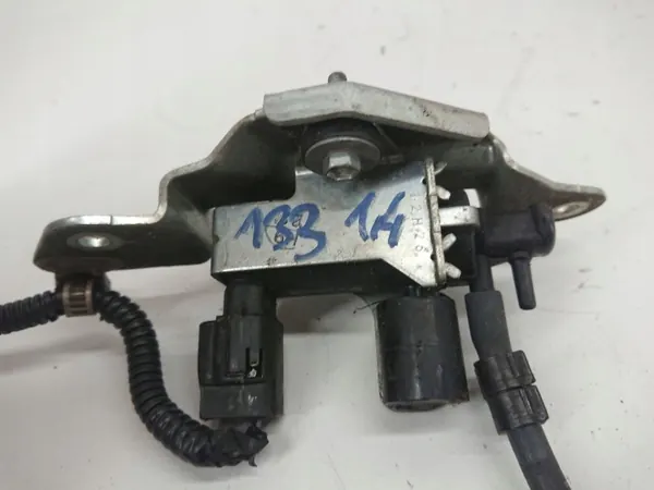 Válvula de vácuo Toyota OEM 2581933030 - Usado image 4