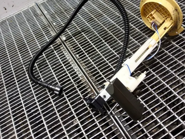 Sensor de nível de combustível OEM 13503270 Chevrolet Captiva image 3