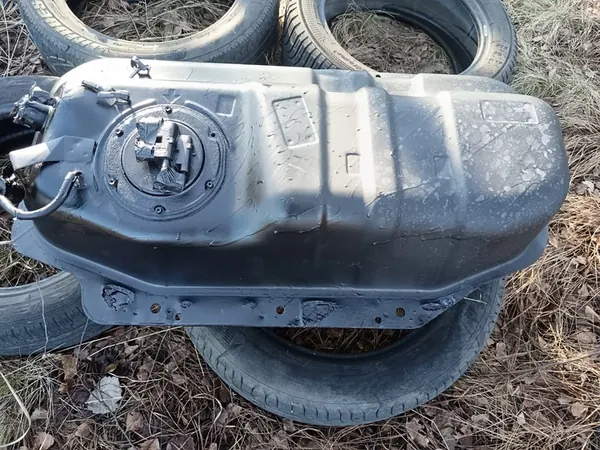 Réservoir de carburant Nissan Terrano II OEM image 2