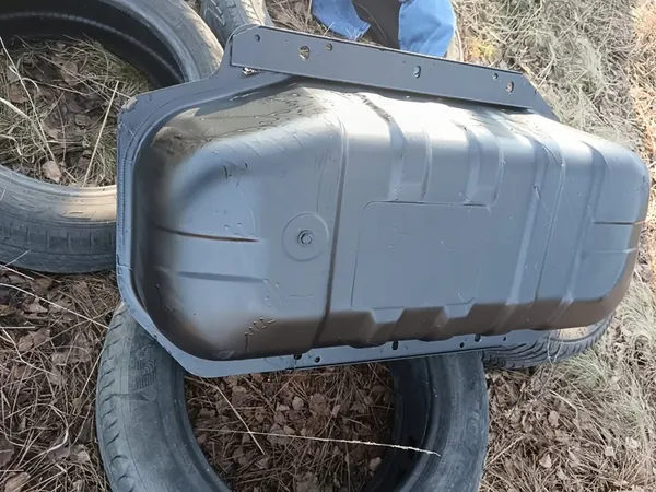 Réservoir de carburant Nissan Terrano II OEM image 4