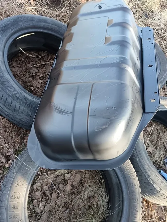 Réservoir de carburant Nissan Terrano II OEM image 5