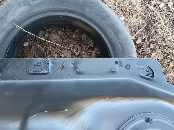 Réservoir de carburant Nissan Terrano II OEM image 7