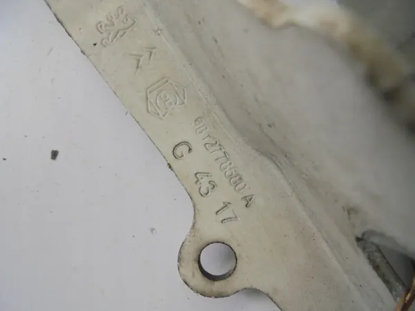 Bisagra de capó Citroen C3 OEM 9812778580A 9812778480A image 4