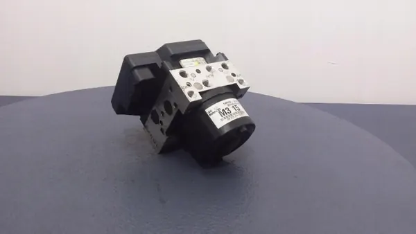 Pompe ABS Hyundai d'occasion OEM 58900-2E150 Tucson I image 3