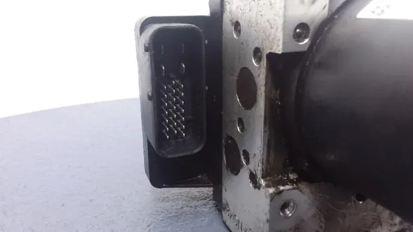 Pompe ABS Hyundai d'occasion OEM 58900-2E150 Tucson I image 5