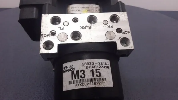 Pompe ABS Hyundai d'occasion OEM 58900-2E150 Tucson I image 7