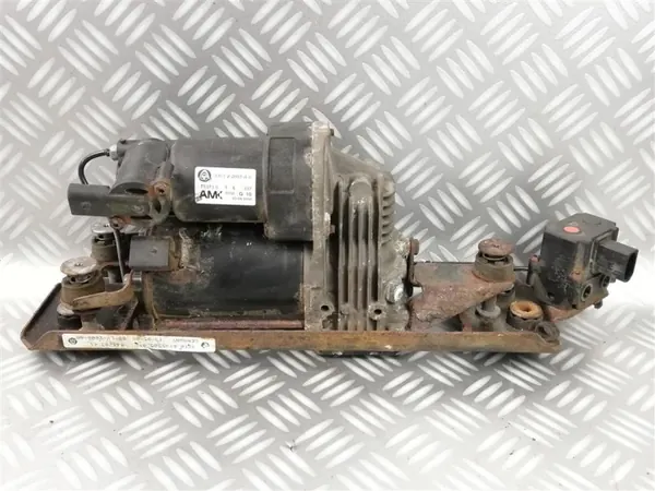 BMW E60 luchtveringcompressor OEM 6785505 image 2