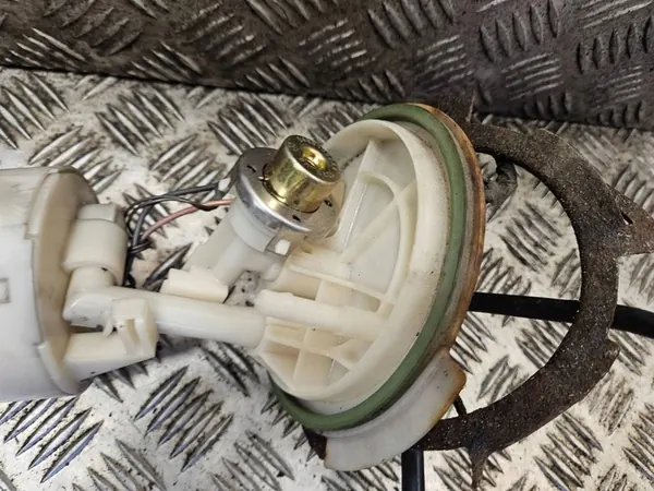 Chrysler Voyager 2004 Polttoainepumppu image 3