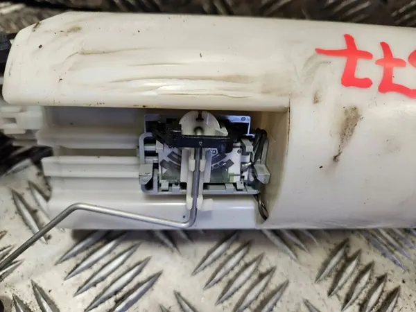 Chrysler Voyager 2004 Polttoainepumppu image 6