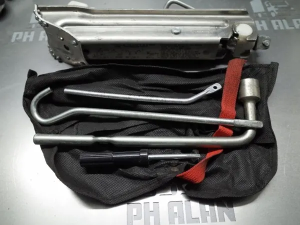 Wagenheber Mercedes C-Klasse W204 OEM A2115830415 image 2