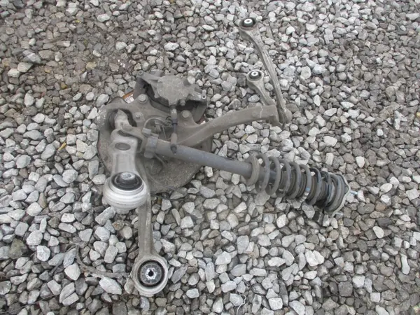 Soporte de amortiguador delantero izquierdo OEM Mercedes image 3