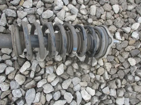 Soporte de amortiguador delantero izquierdo OEM Mercedes image 4