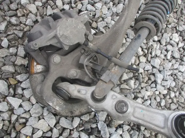 Soporte de amortiguador delantero izquierdo OEM Mercedes image 6