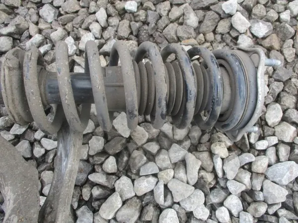 Soporte de amortiguador delantero izquierdo OEM Mercedes image 8