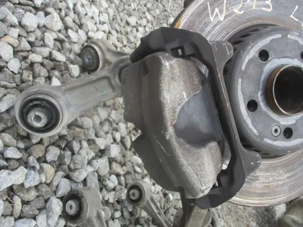 Soporte de amortiguador delantero izquierdo OEM Mercedes image 9
