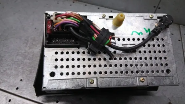Radio Fiat Stilo OEM 735296997 - État utilisé image 5