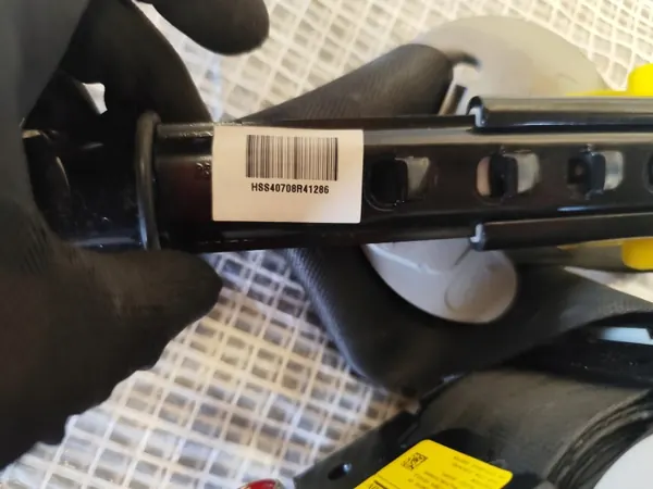 Hyundai IX35 13-15 linke Front-Gurtstraffer OEM image 5