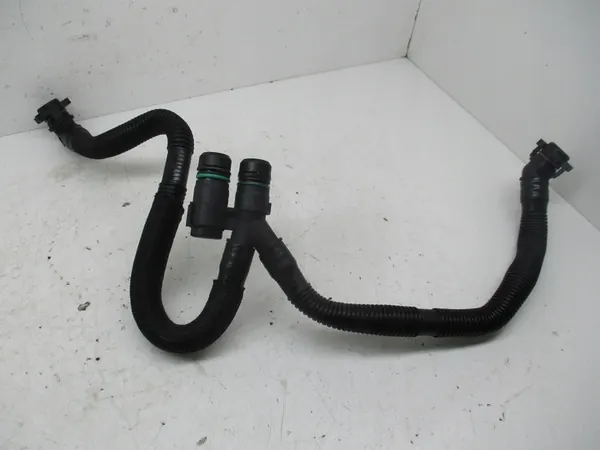 Audi Q7 A4 3.0 TFSI CJW Entlüftungsrohr 06E103217AD image 2