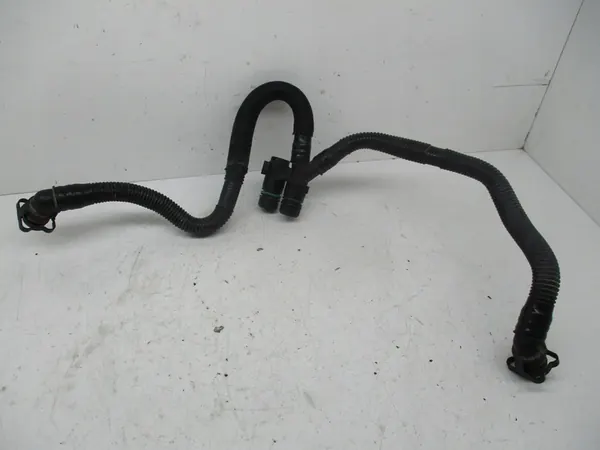 Audi Q7 A4 3.0 TFSI CJW Entlüftungsrohr 06E103217AD image 3