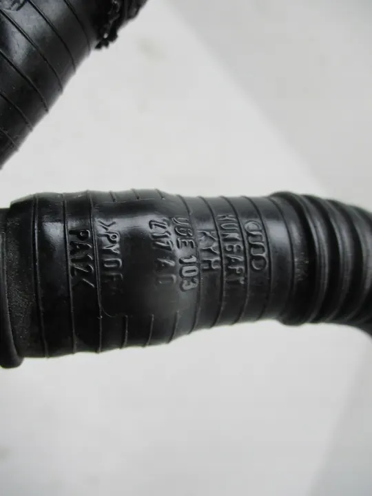 Audi Q7 A4 3.0 TFSI CJW Entlüftungsrohr 06E103217AD image 6