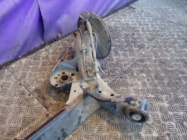 Kia OE bakaxelbalk OEM 551001Y300 - 12k km image 3