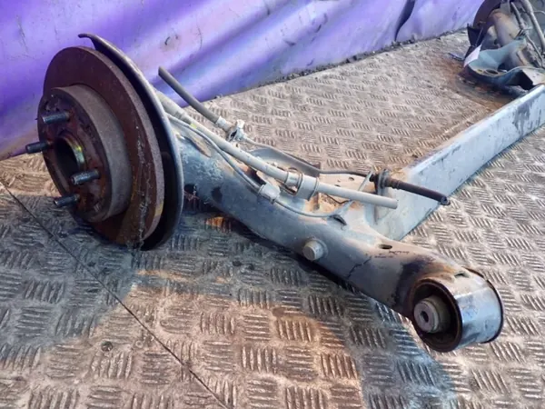 Kia OE bakaxelbalk OEM 551001Y300 - 12k km image 4