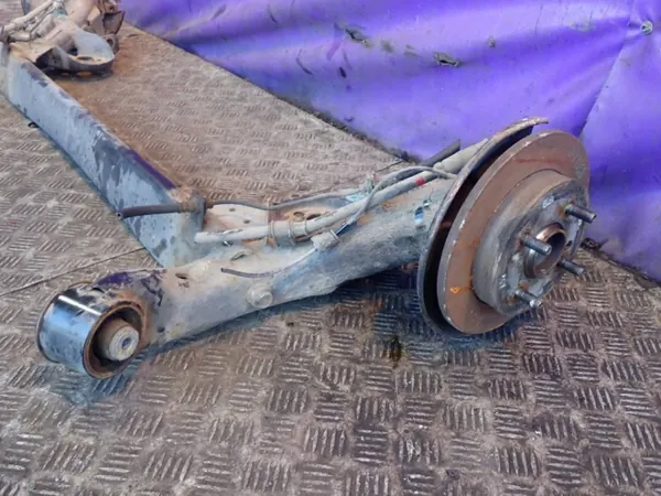 Kia OE bakaxelbalk OEM 551001Y300 - 12k km image 5