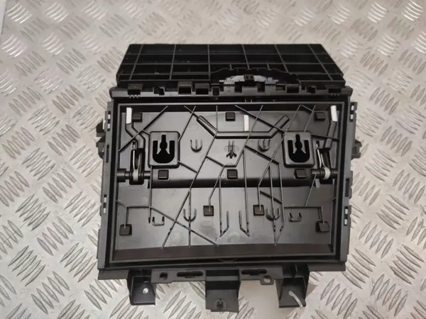 Vorderer Getränkehalter OEM 6809803 für BMW 3 G20 G21 image 4